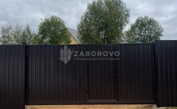 Механические откатные ворота черный янтарь (RAL 9005) - изображение