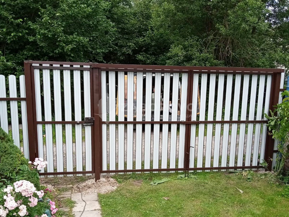 Фото распашных ворот и калиток - изображение