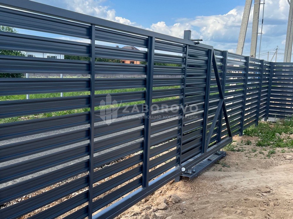 Фото заборов из горизонтального штакетника (ранчо) - изображение