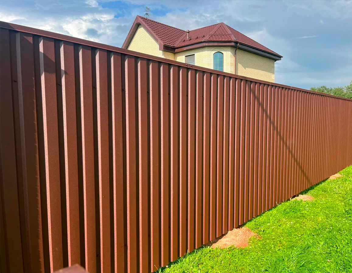 Фото заборов из профнастила - изображение